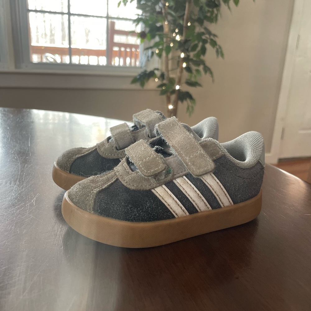 ADIDAS TODDLER SHOES. Size 6